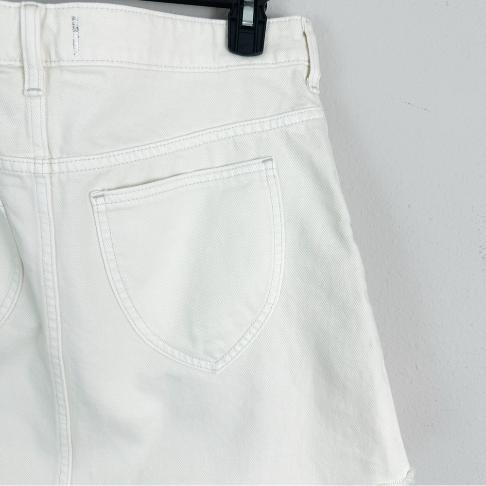 Free People Bailey Denim Mini Size 29 White Cotton 5-Pocket Curved Frayed Hem - Picture 8 of 9